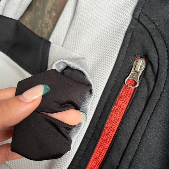 🏍️ Harley Davidson motocycle jacket, has logo in the back and front🏍️ - Picture 2 of 6